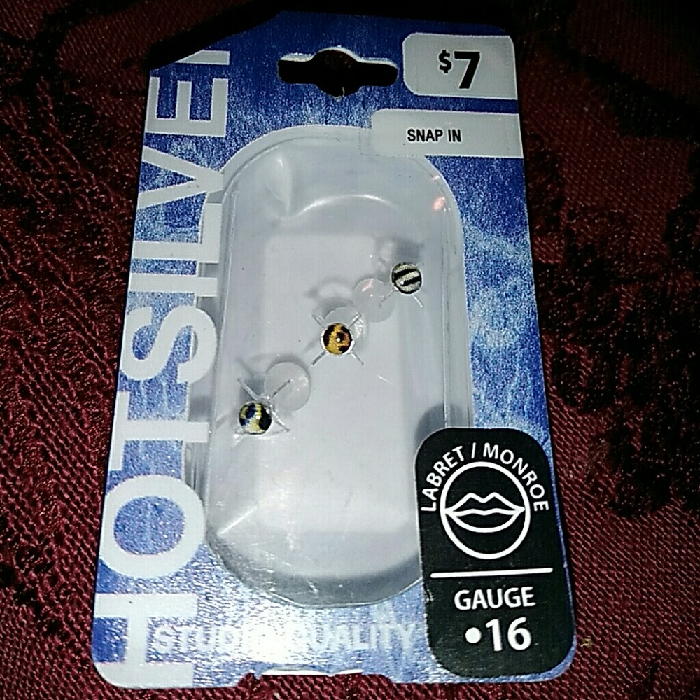 Labret/Monroe peircings